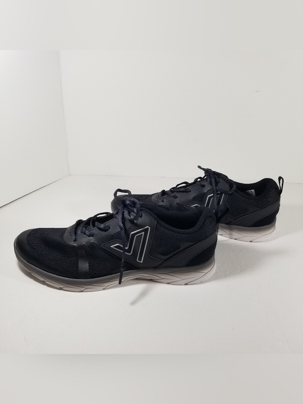 Vionic Running Shoes 335 Miles Women's Size 11 Walking Black Sneakers